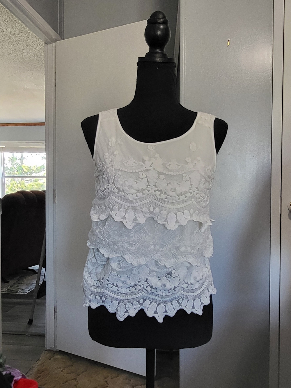 Forever 21 White Lace Tiered Camisole
